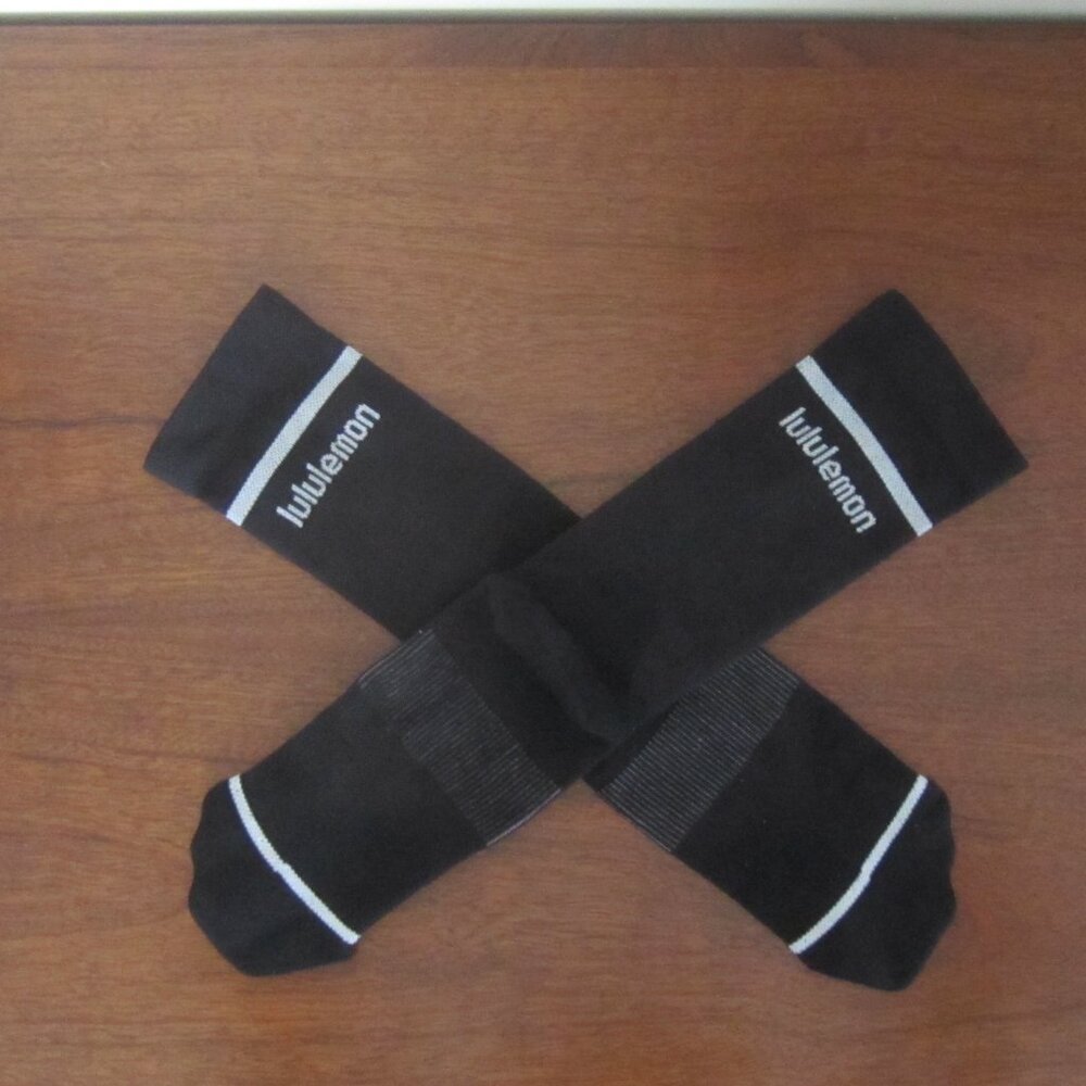 NWOT - 1 pair Girls/ Women's LULULEMON Black Socks Size L
